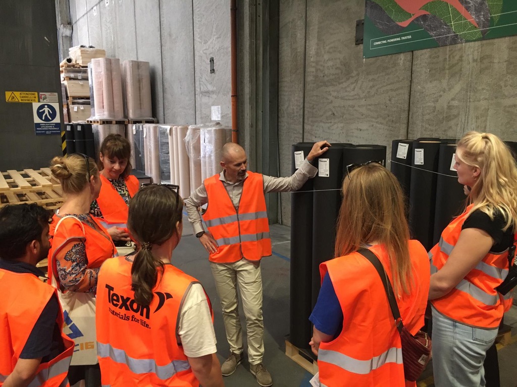 2530A1BD-BE67-4B2F-BAA5-07ADFFB3264F_1_105_c