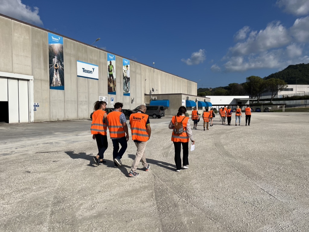 EB9324B6-2B44-4A8F-ADD6-160FA7559EAF_1_105_c